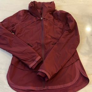 Woman's Lululemon Windbreaker rain coat size 8